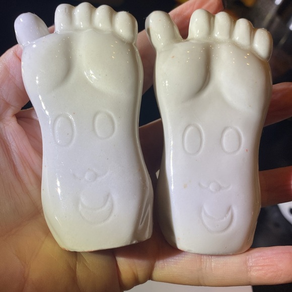 Vintage 1950’s Rare Japanese feet Whimsical Salt & Pepper Shakers - Picture 7 of 8